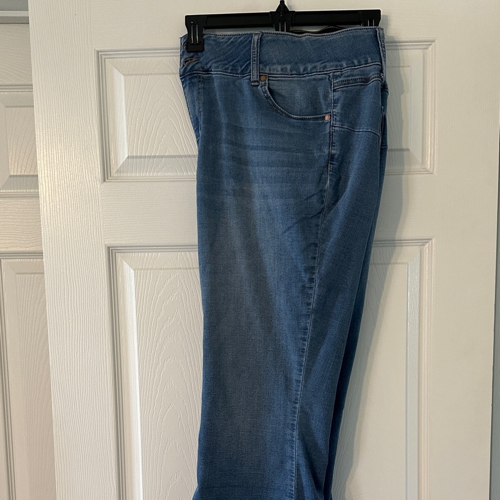 1822 Denim Women's Straight Leg Jeans in Blue